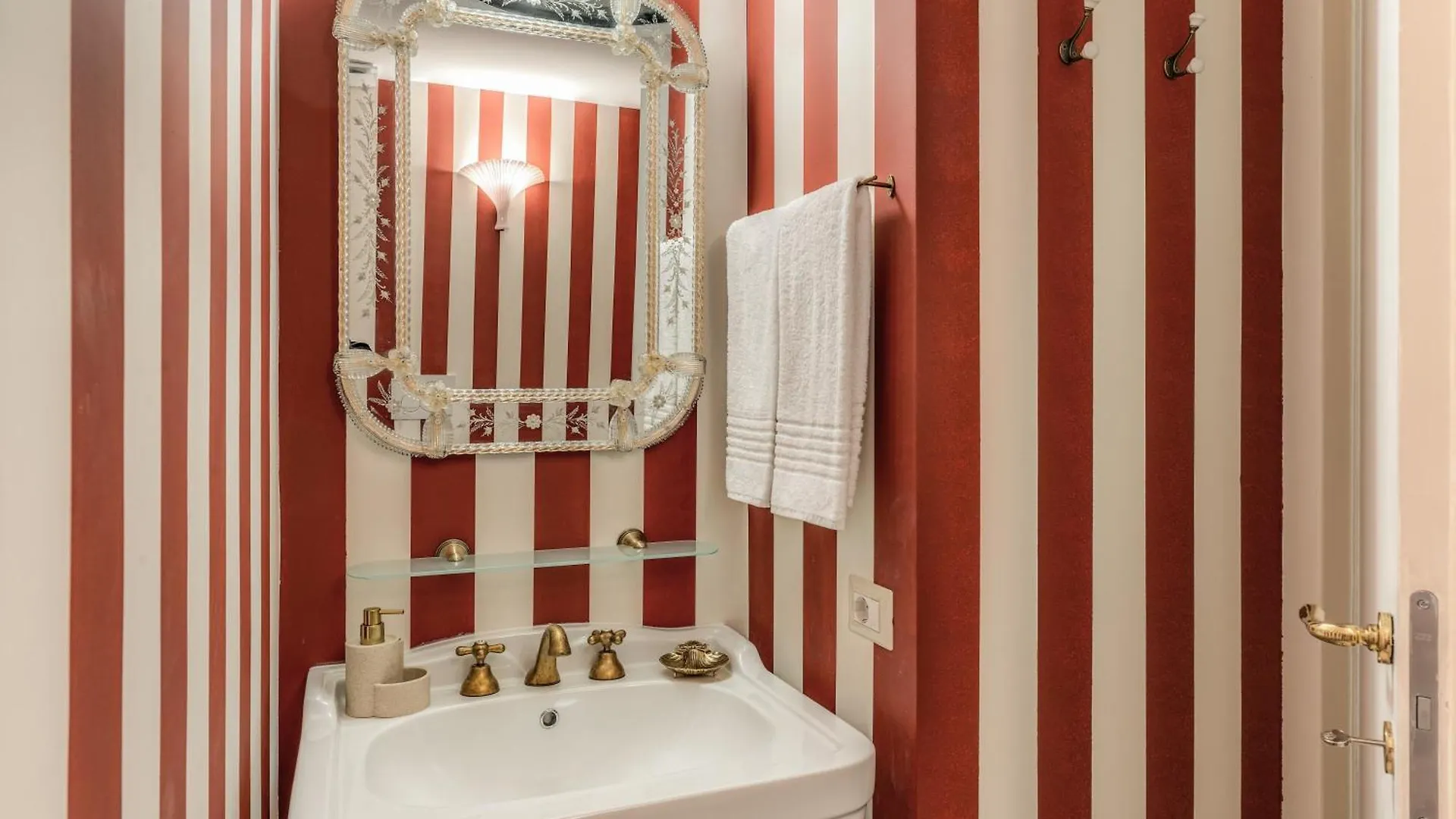Hisuiterome - Aparthotel 2*, Rome Italy